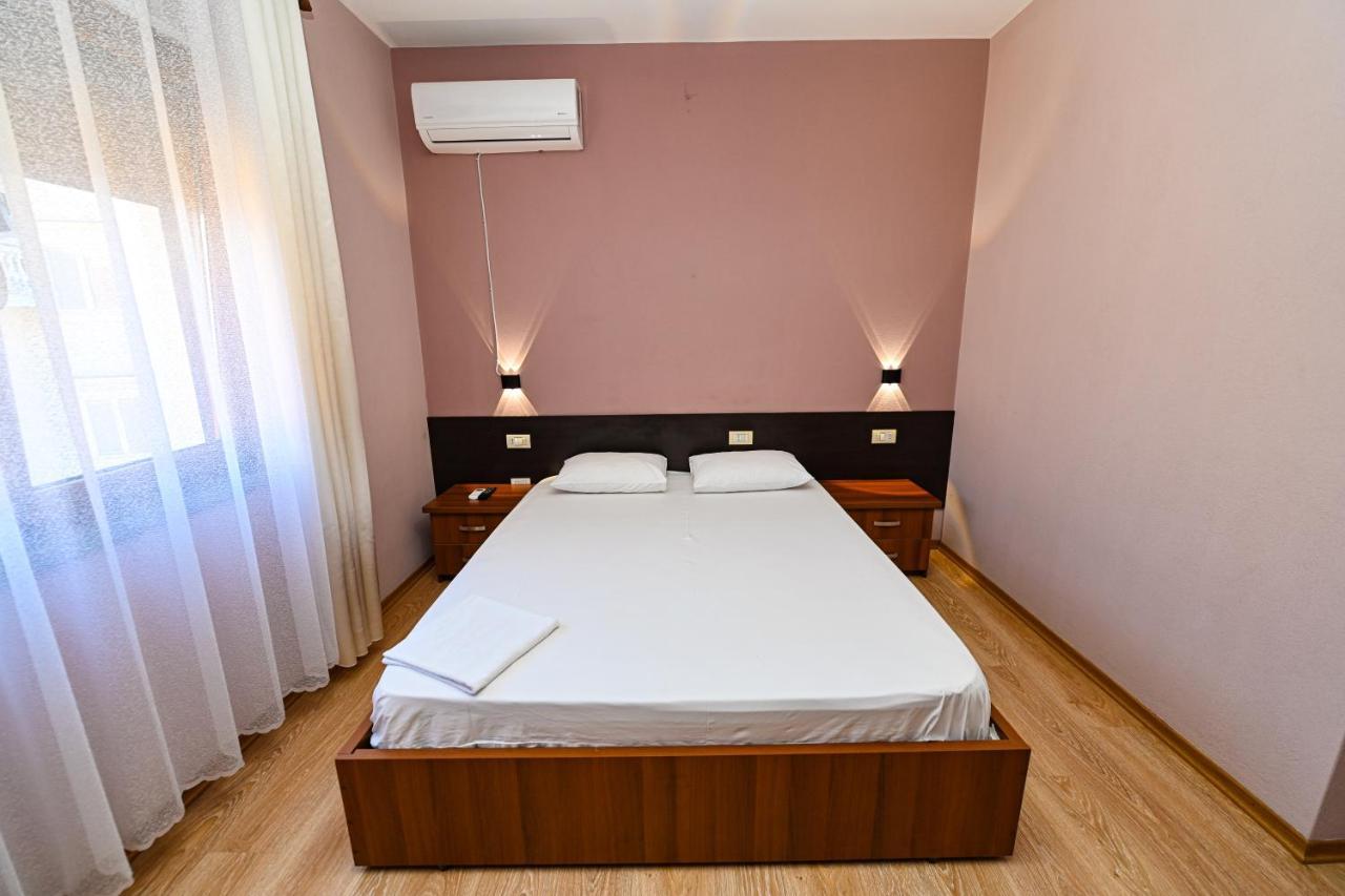 Hotel Epoka Shkodër Esterno foto