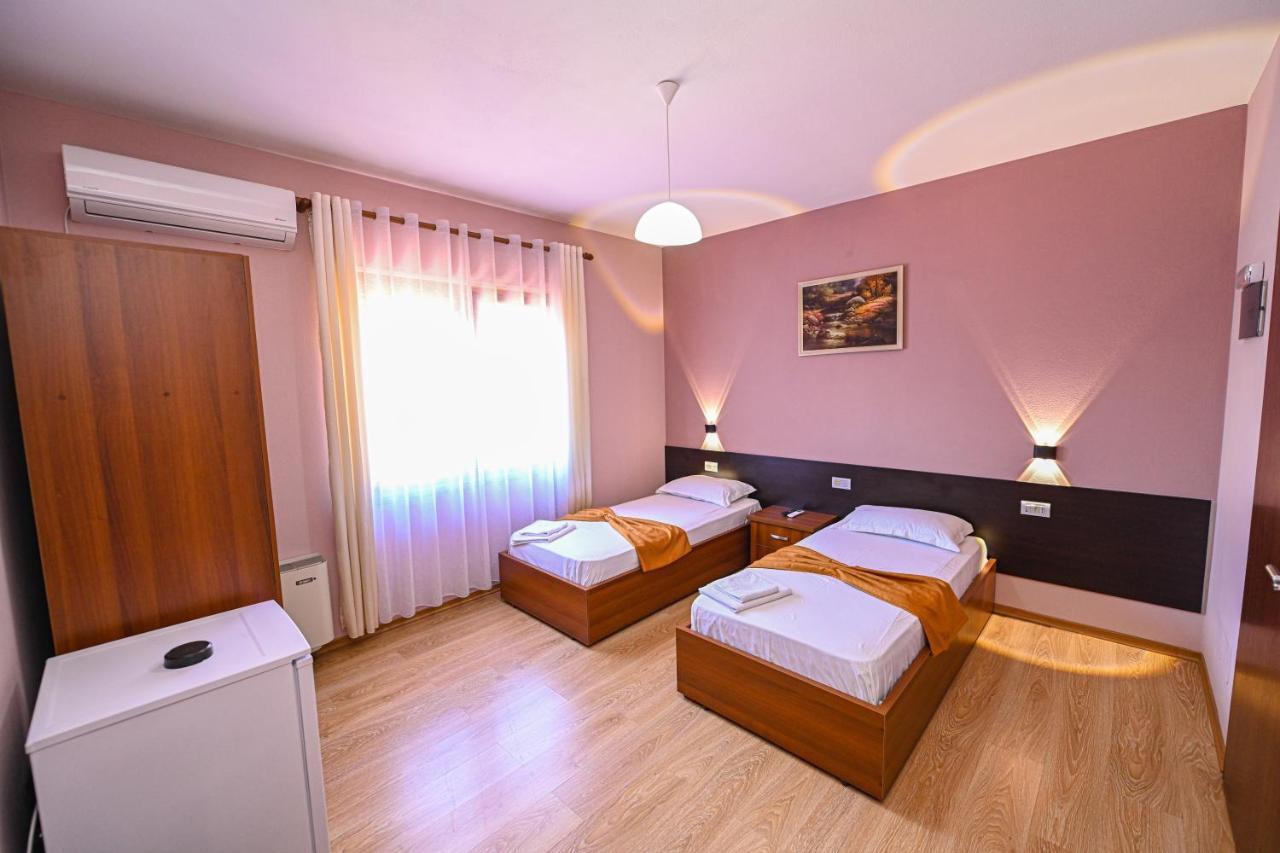 Hotel Epoka Shkodër Esterno foto